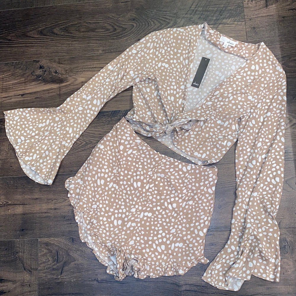 (SOLD) SUMMER CLEARANCE Akaiv Two Piece Set - Picture 1 of 4